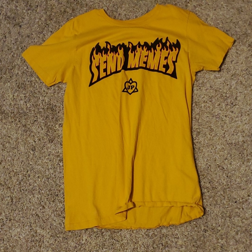 Jessie Paege "SEND MEMES" shirt